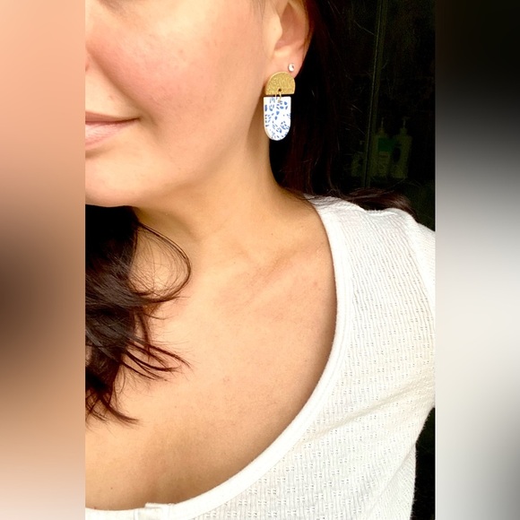 ✨Handmade/Handcrafted Polymer Clay Earrings Blue and White with Gold✨ - Picture 3 of 3